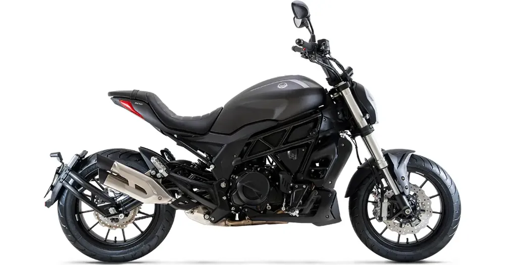 Alennettu Polttoainesäiliö, mattamusta, Benelli 502C